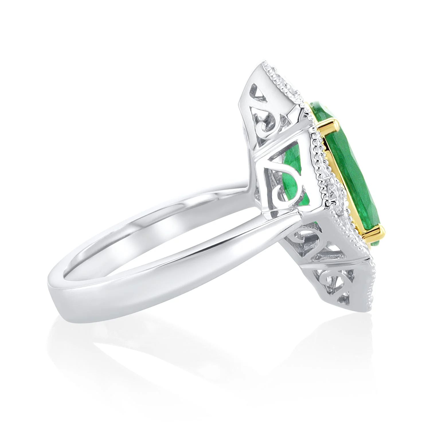 3.79 Carat Natural Emerald & Diamond Halo Ring in 18K White & Yellow Gold - Image 2